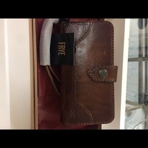 -FINAL SALE- NWT FRYE Melissa phone wallet